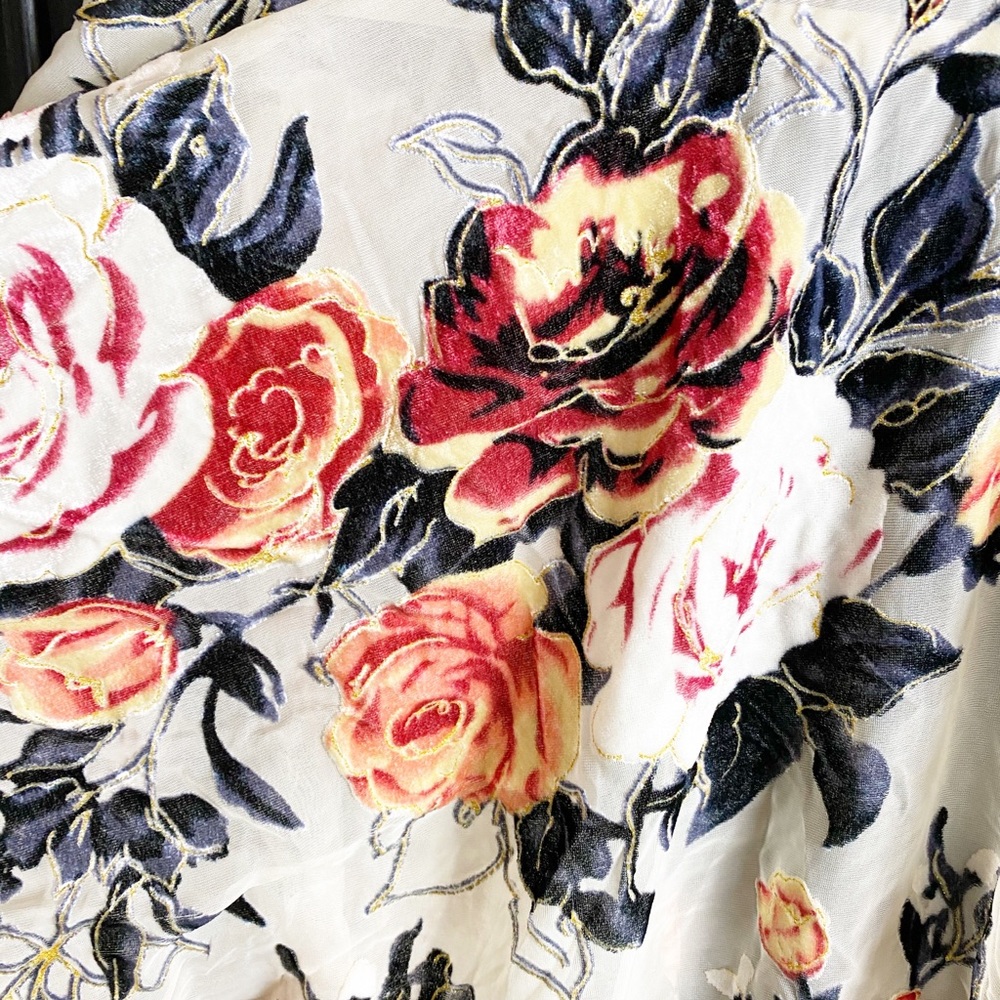Roffe Accessories Short Sleeve Luxe Floral Shawl - Picture 6 of 6